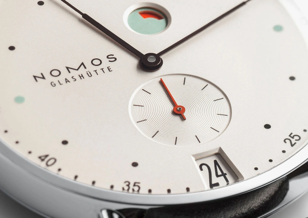 NOMOS Metro | Datum Gangreserve