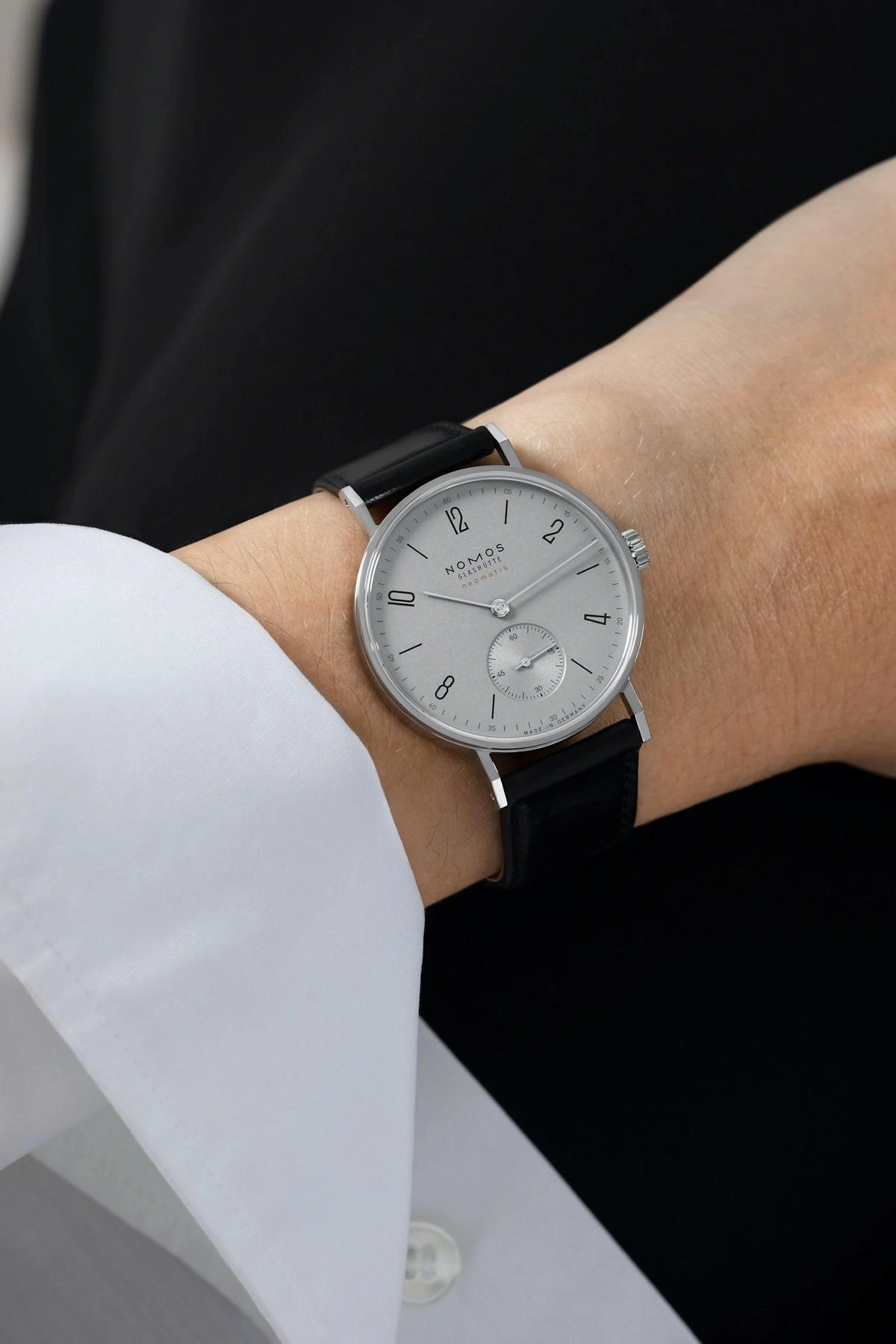 NOMOS Tangente | neomatik platingrau
