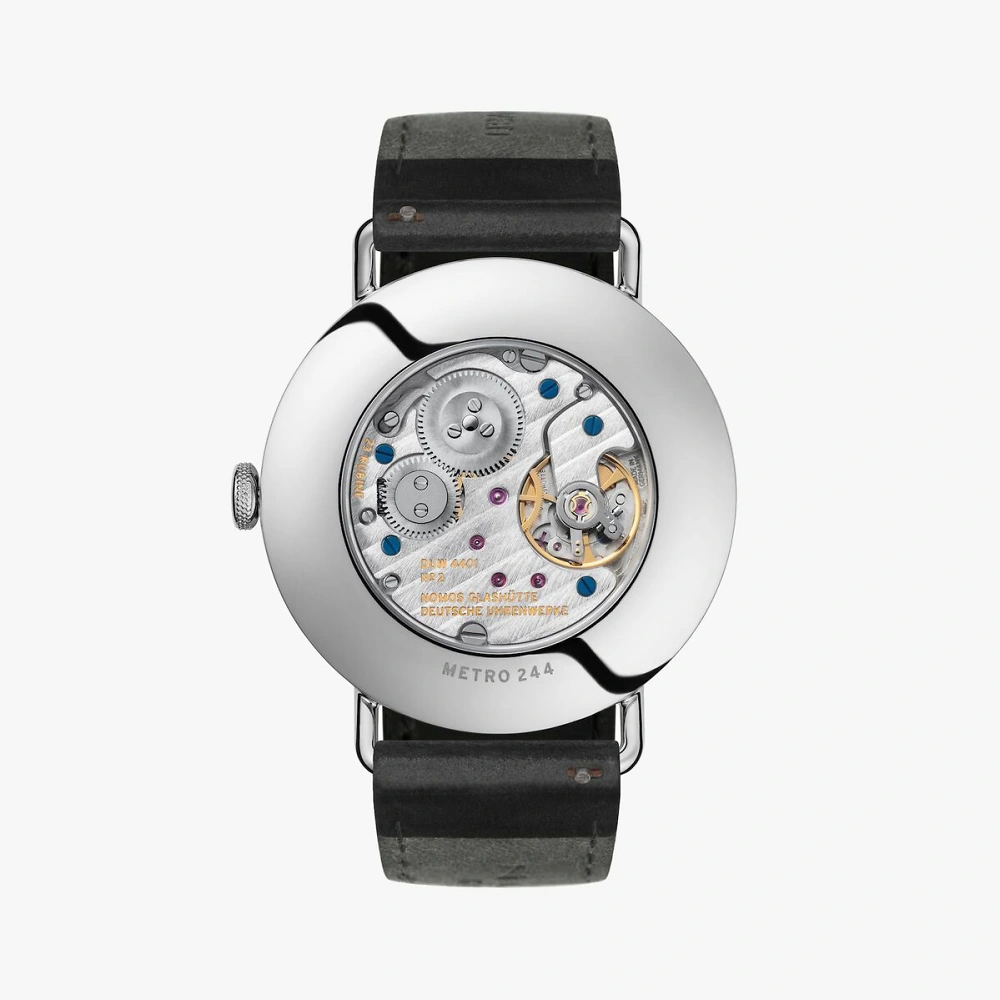 NOMOS Metro | Datum Gangreserve
