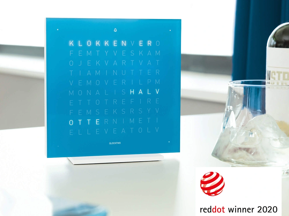 QLOCKTWO FRONTCOVER EARTH 13.5 Blue Candy