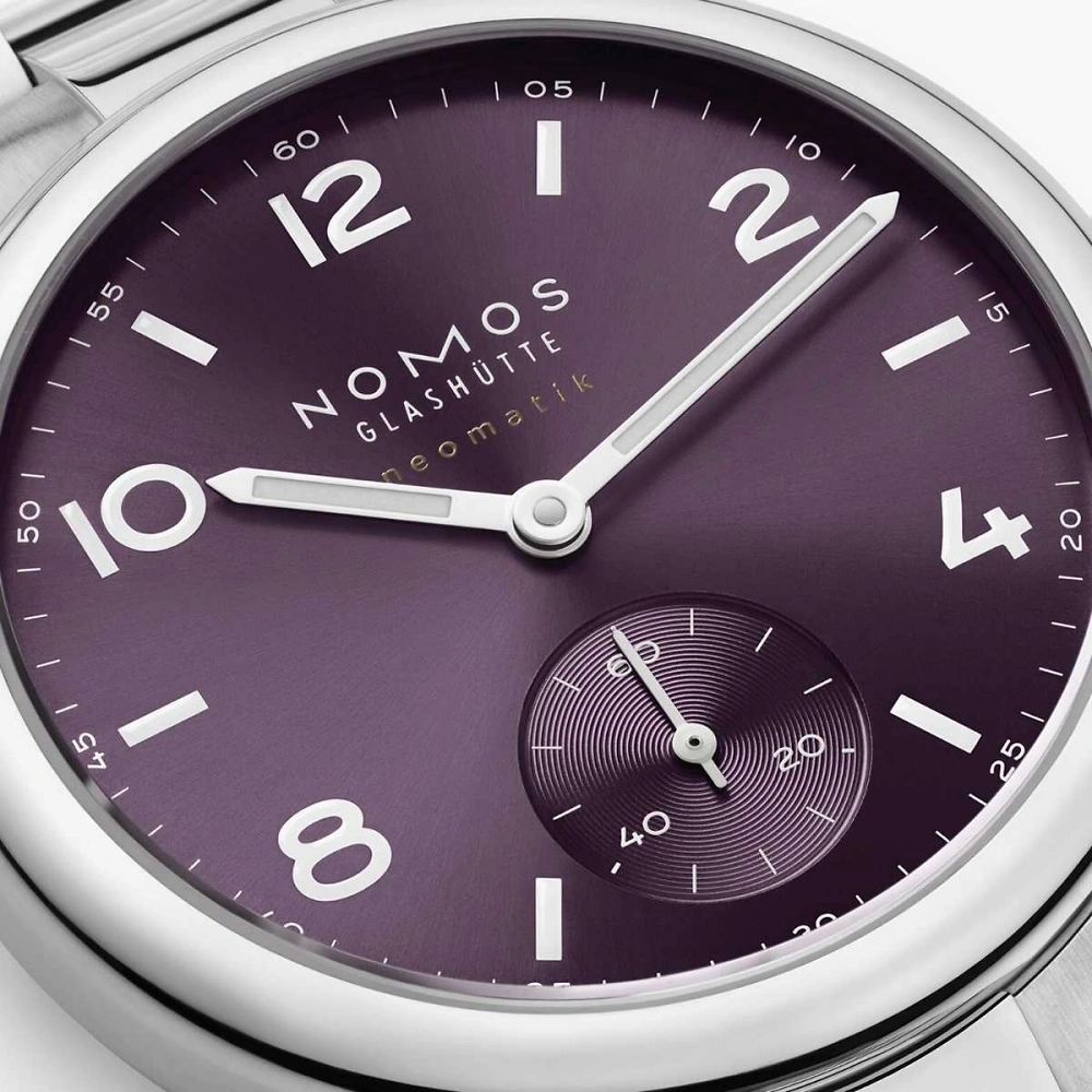 NOMOS Club Sport | neomatik 34 purple