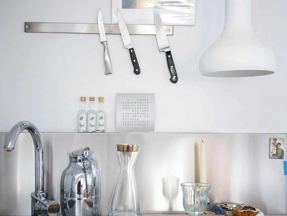 QLOCKTWO FRONTCOVER EARTH 13.5 Full Metal