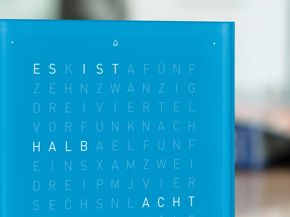 QLOCKTWO FRONTCOVER EARTH 13.5 Blue Candy