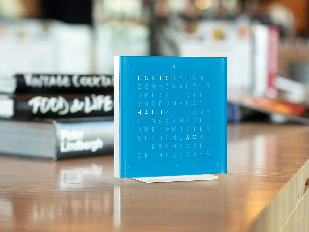 QLOCKTWO FRONTCOVER EARTH 13.5 Blue Candy