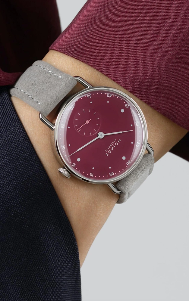 NOMOS Metro 33 | muted red