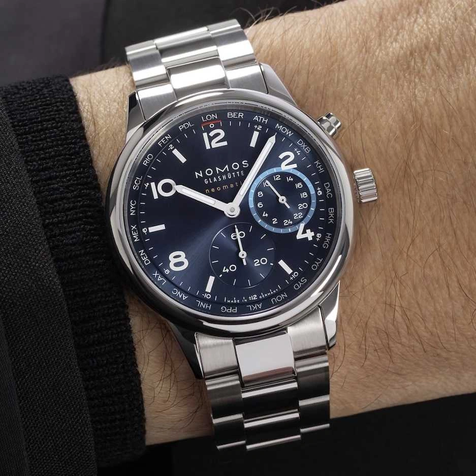 NOMOS Club Sport | neomatik Weltzeit Blau