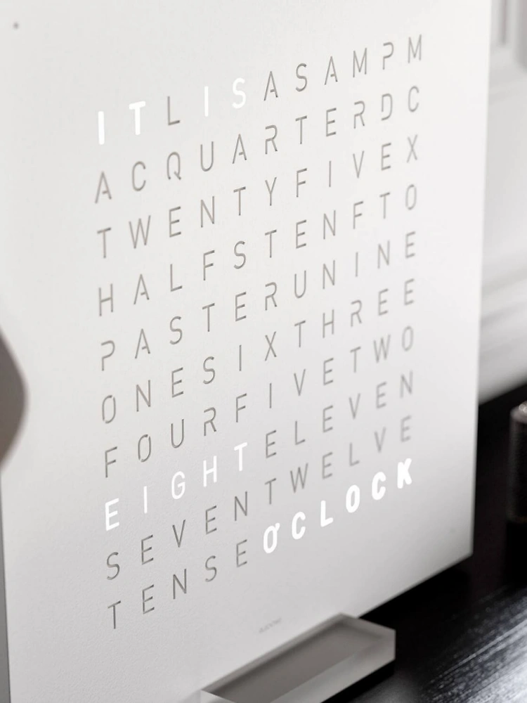 QLOCKTWO FRONTCOVER EARTH 45 | White Pepper