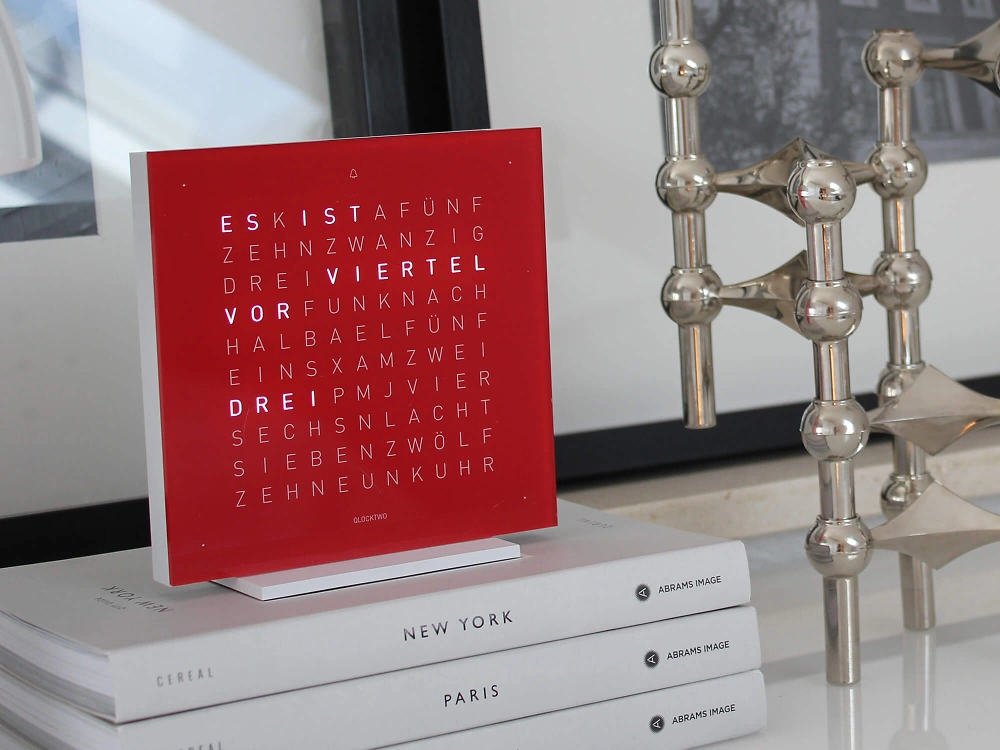 QLOCKTWO FRONTCOVER EARTH 13.5 Cherry Cake