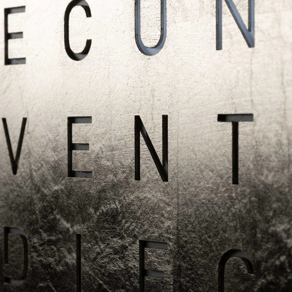 QLOCKTWO EARTH 90 | Platinum