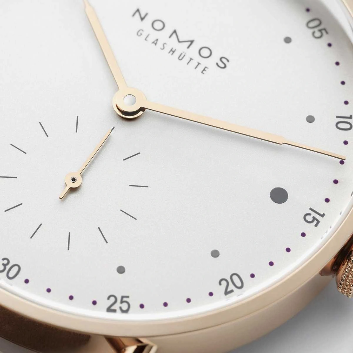 NOMOS Metro | Ros&eacute;gold 33