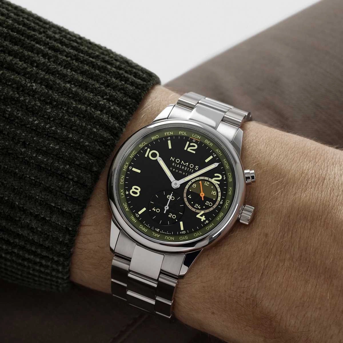 NOMOS Club Sport | neomatik Weltzeit Vector