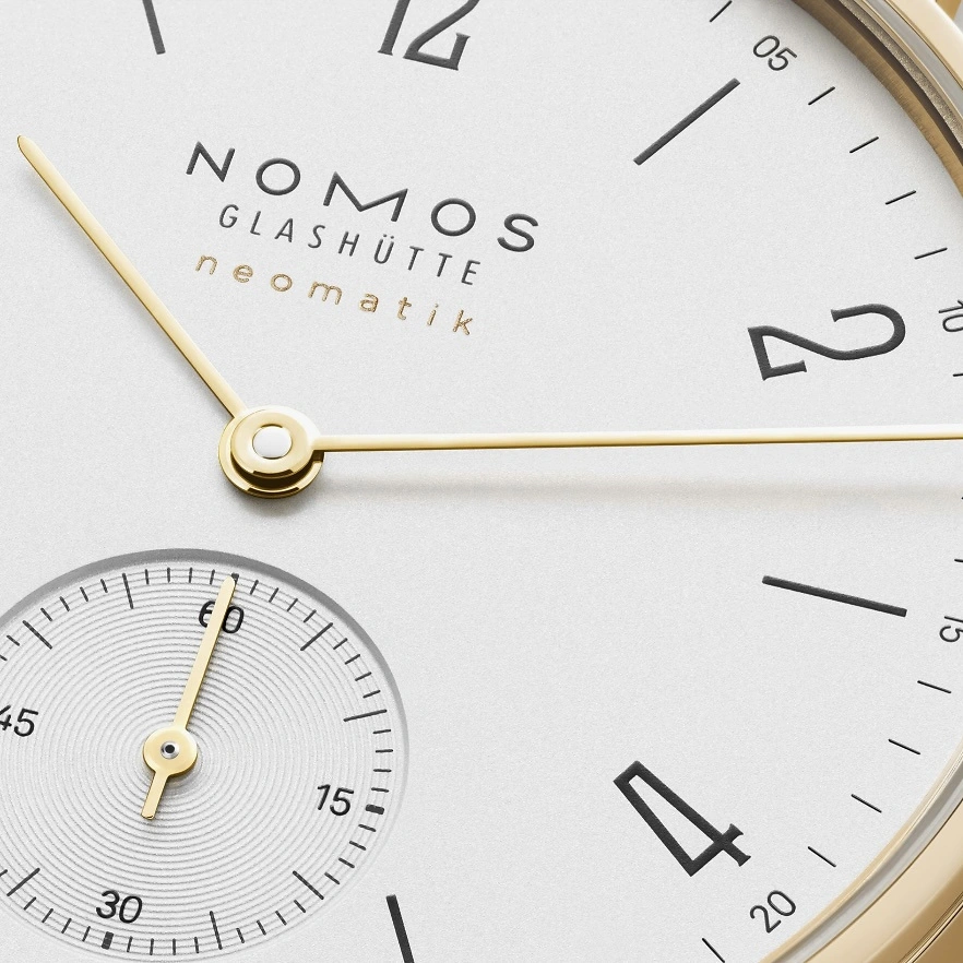 NOMOS Tangente | Gold neomatik dor&eacute;
