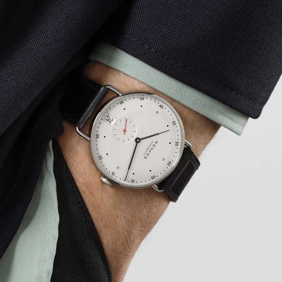 NOMOS Metro 38 | Datum