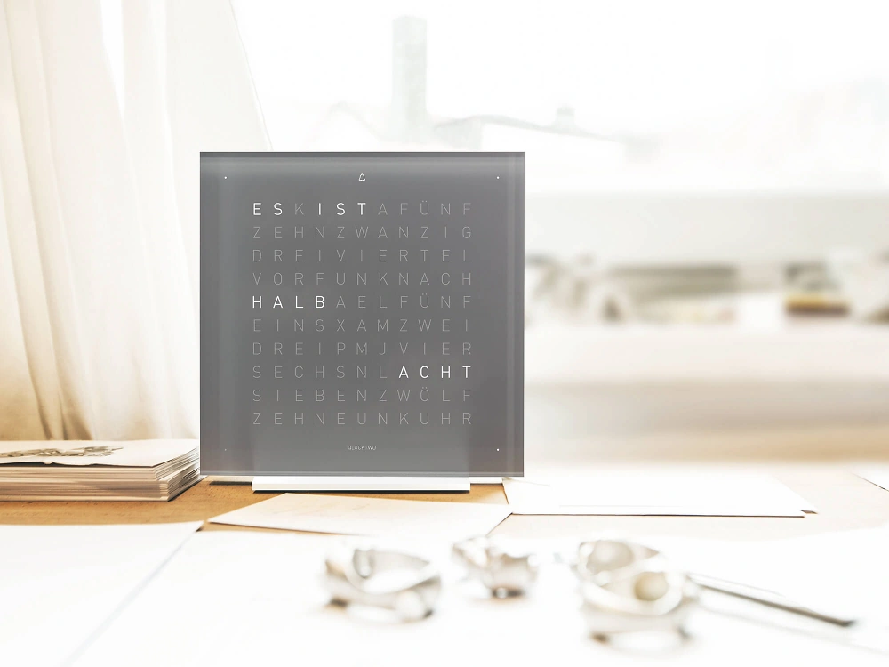 QLOCKTWO FRONTCOVER EARTH 13.5 Early Grey Tea