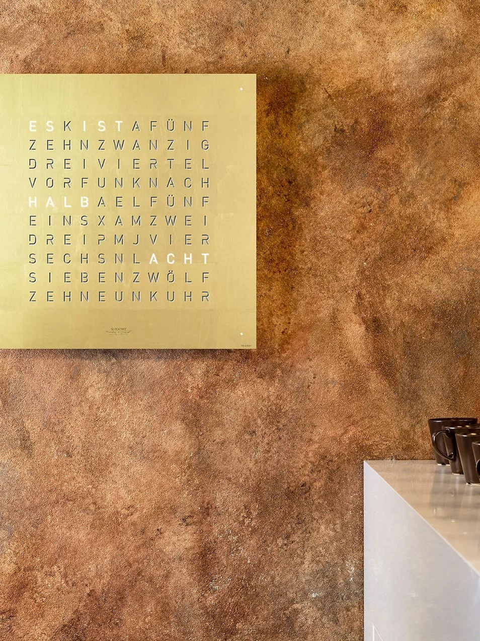 QLOCKTWO EARTH 45 | Gold