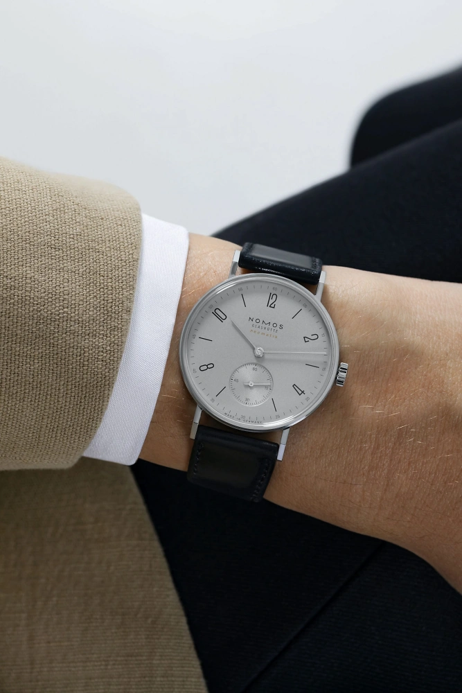 NOMOS Tangente | neomatik 39 platingrau