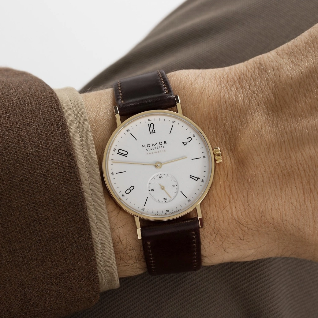 NOMOS Tangente | Gold neomatik dor&eacute;