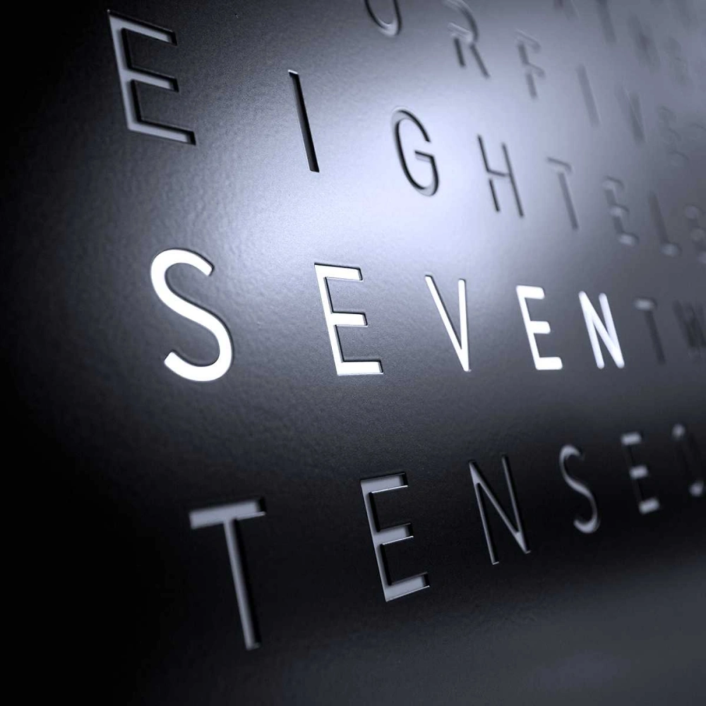 QLOCKTWO FRONTCOVER EARTH 45 Black Pepper