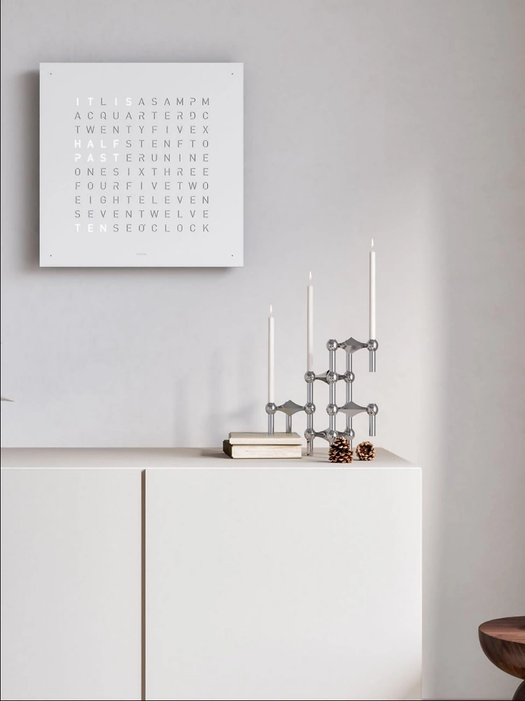 QLOCKTWO FRONTCOVER EARTH 45 | White Pepper