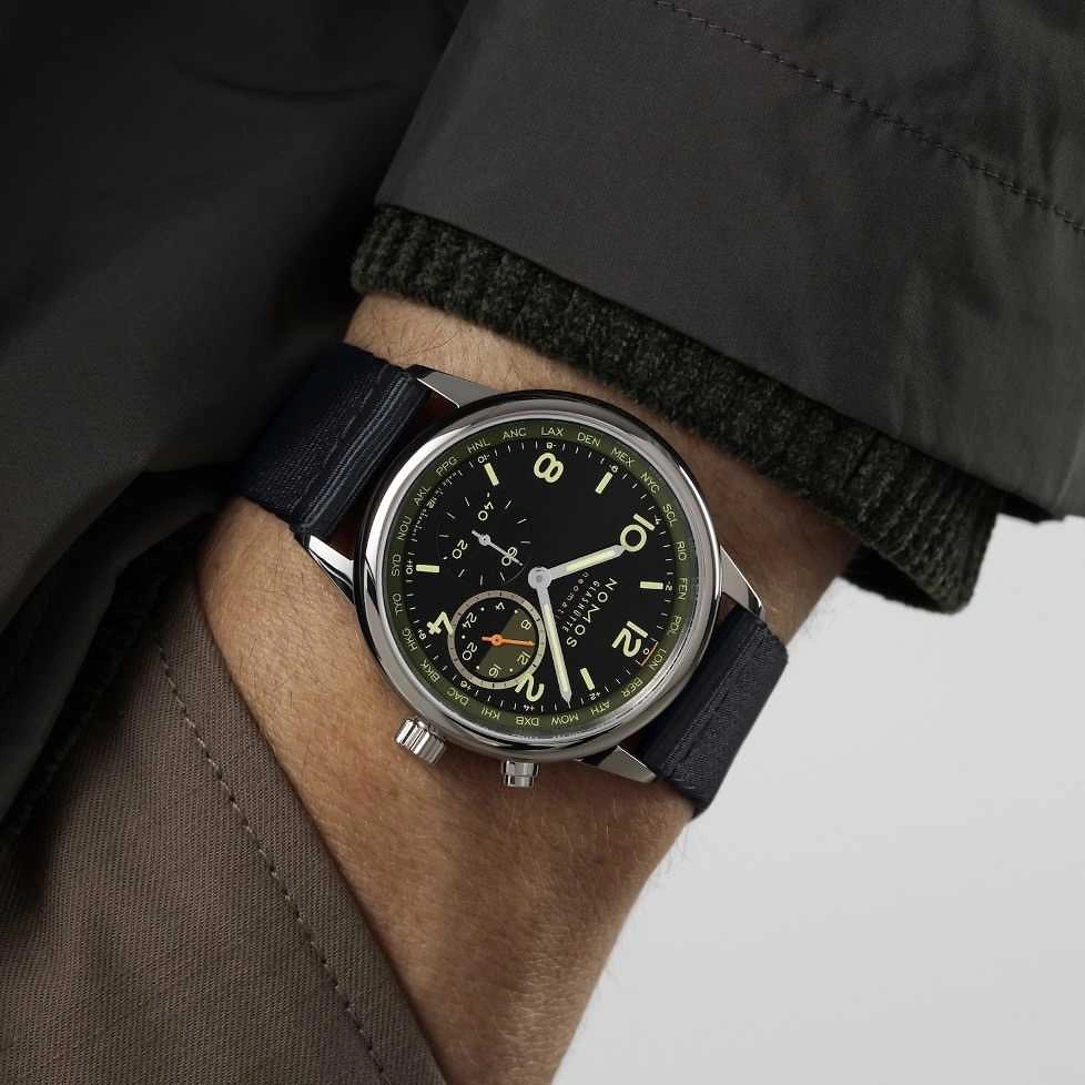 NOMOS Club Sport | neomatik Weltzeit Vector