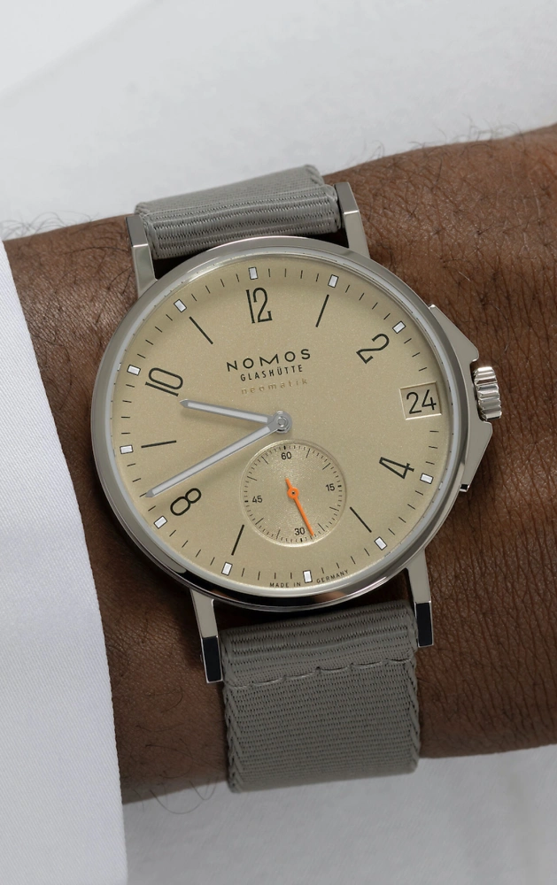 NOMOS Ahoi | neomatik 38 Datum sand