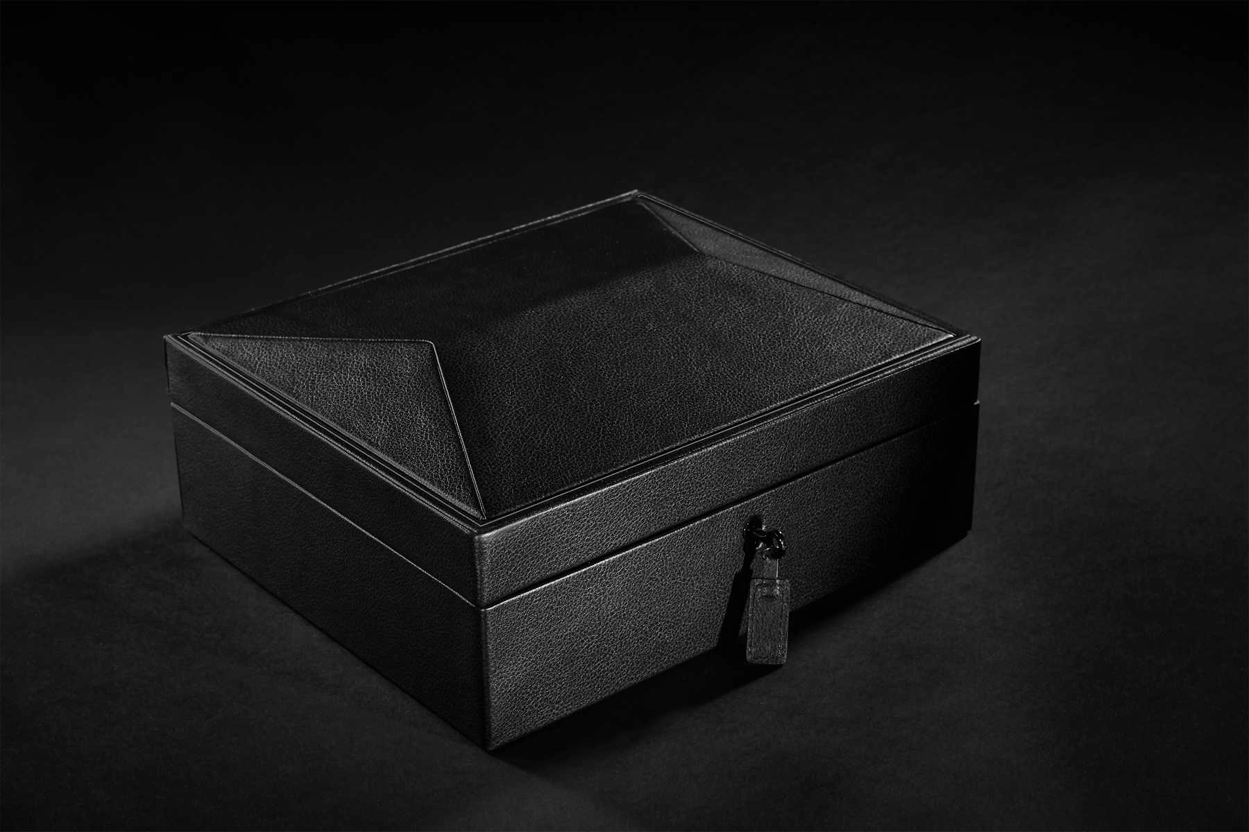 WOLF British Racing Black