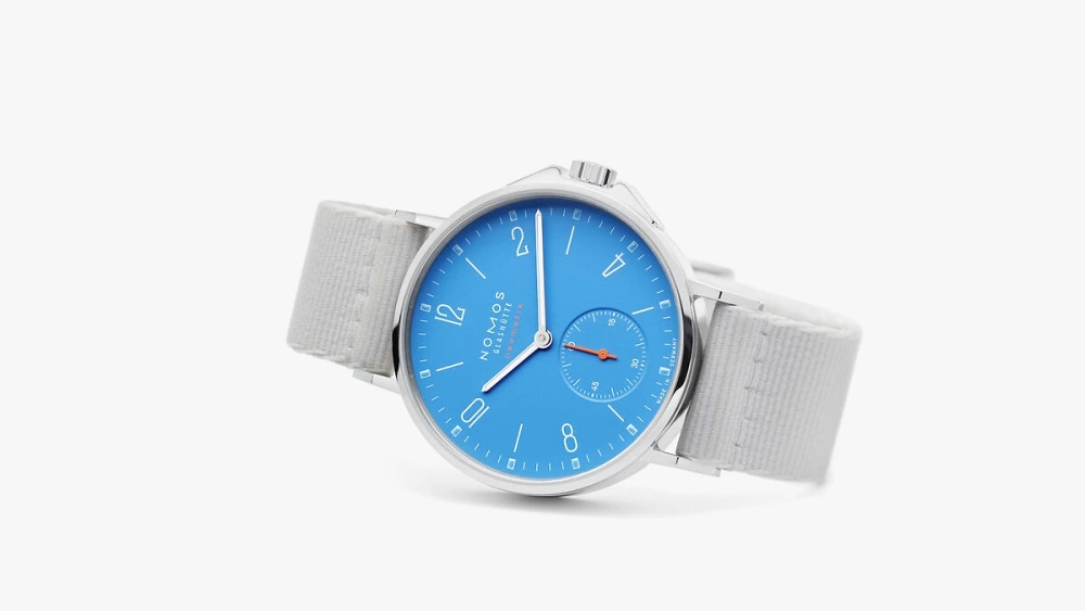 NOMOS Ahoi | neomatik signalblau