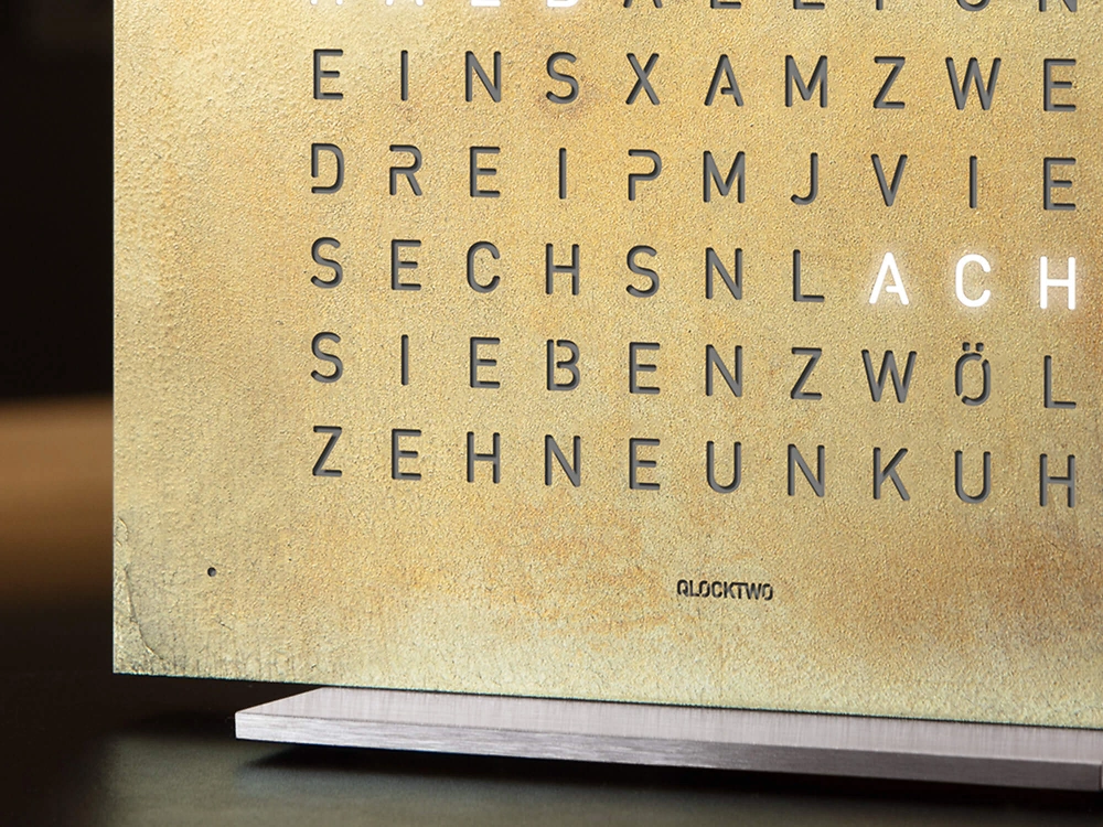 QLOCKTWO FRONTCOVER EARTH 13.5 Silver & Gold