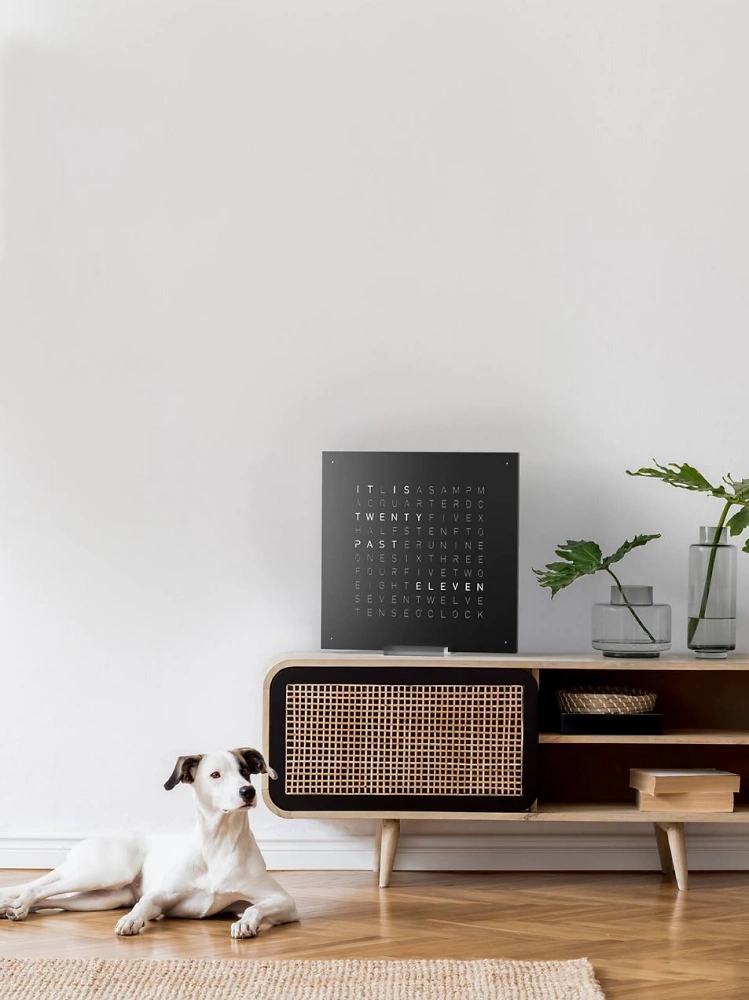 QLOCKTWO FRONTCOVER EARTH 45 Black Pepper