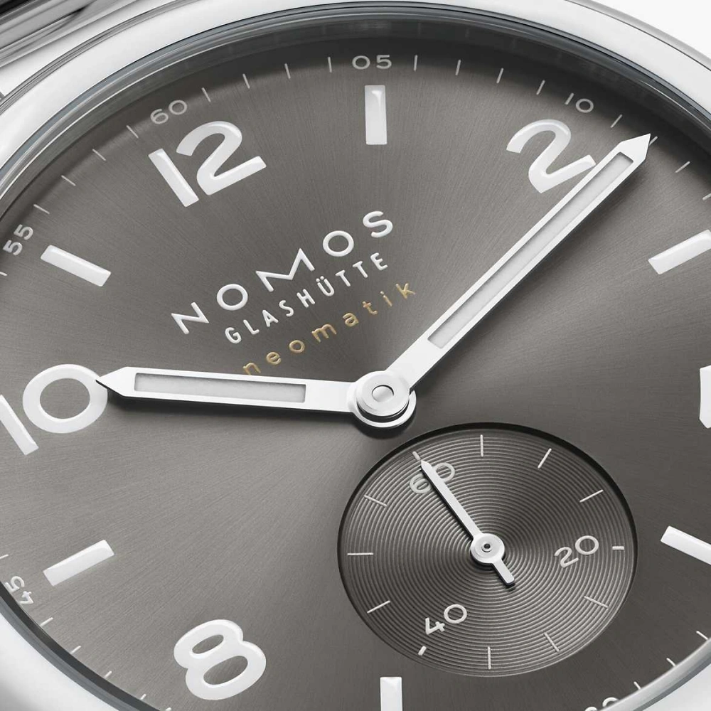 NOMOS Club Sport | neomatik 39 smoke