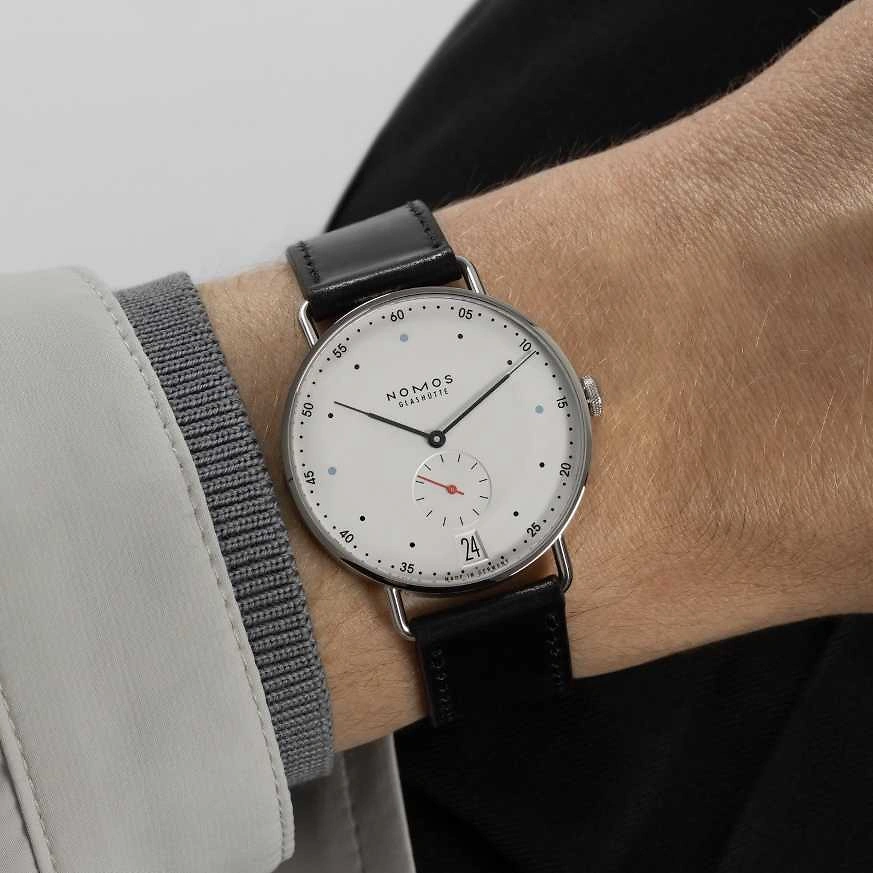NOMOS Metro 38 | Datum