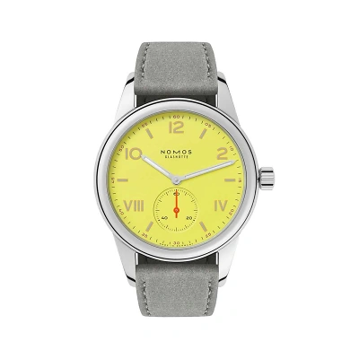 1 NOMOS Club Campus Starlight - Frontalansicht der Uhr vor weissem Hintergrund