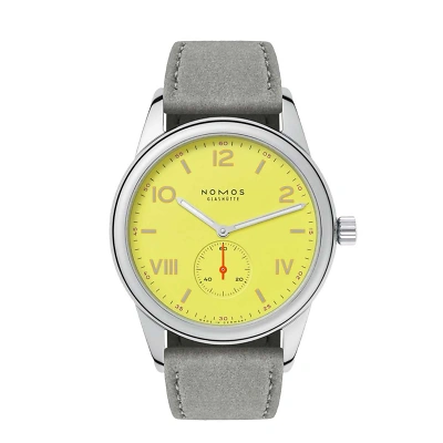 1 NOMOS Club Campus 38 starlight - Frontalansicht der Uhr vor weissem Hintergrund