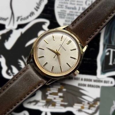 1 ETERNA Dreizeigeruhr  - Eterna auf Drachenhintergrund