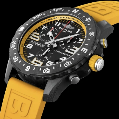 1 BREITLING Endurance Pro 44 - Ansicht von vorne, leicht von der Seite