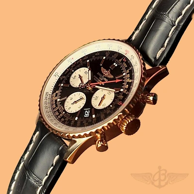 BREITLING Navitimer 01 - Ansicht von vorne, leicht von der Seite