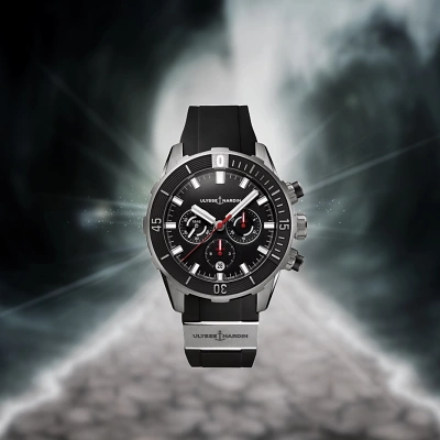 1 ULYSSE NARDIN Diver Chronograph, Frontalansicht zwischen getrennntem Meer