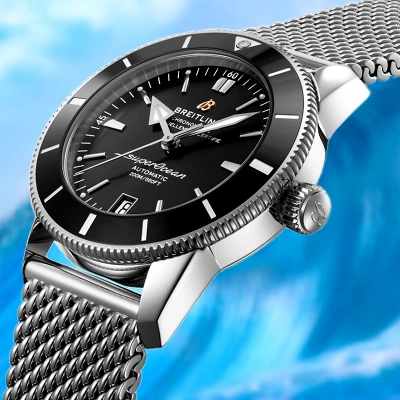 BREITLING Superocean Heritage - Seitenansicht mit Welle im Hintergrund