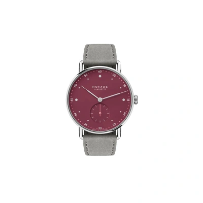 1 NOMOS Metro 1123 Uhr von vorne