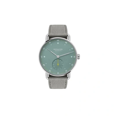 1 NOMOS Metro 1124 - Uhr von vorne