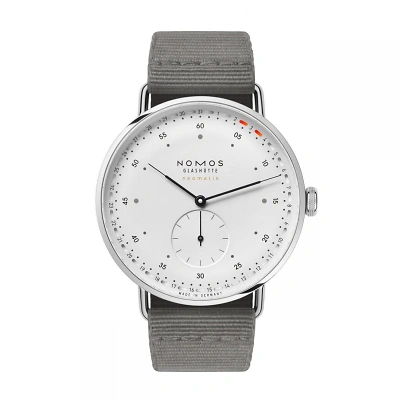 1 NOMOS Metro 1165 Uhr von vorne