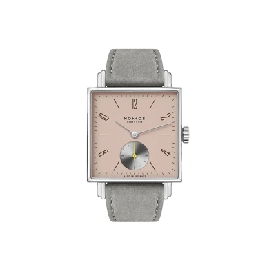 1 NOMOS Tetra 474 - Uhr von vorne