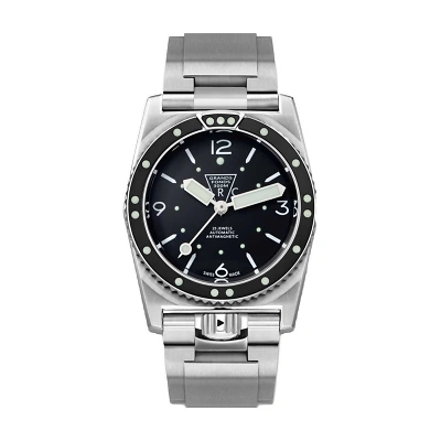 1 ZRC GF300 - Uhr von vorne, vor weissem Hintergrund