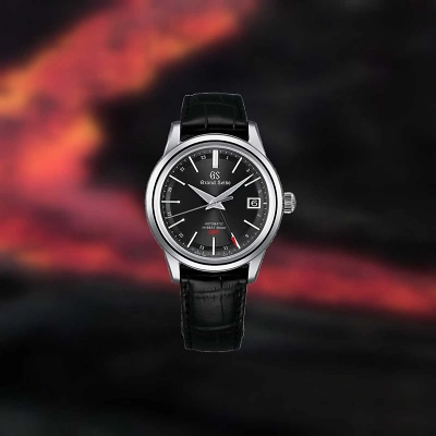 5 Grand Seiko Elegance Collection GMT Hi Beat SBGJ219 Uhr seitlich bei 8