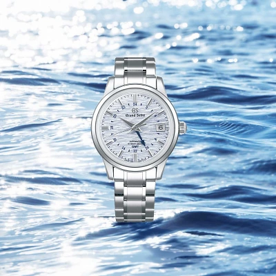 Grand Seiko Elegance Collection GMT SBGJ249 Hi Beat Automatic Uhr und Band seitlich