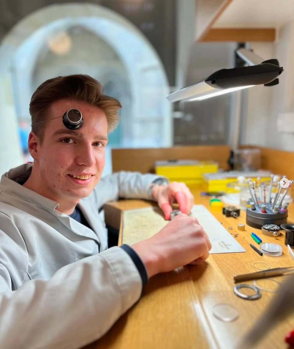 Wir stellen vor: Unser jüngster Uhrmacher Dominic Wir stellen vor: Unser jüngster Uhrmacher Dominic